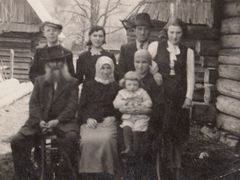 Herman Perl zmizel na Sibiři beze stopy. Fotografii rodiny měl u sebe, když ho sovětští pohraničníci zatkli, takže se stala součástí jeho vyšetřovacího spisu.