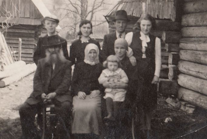 Herman Perl zmizel v Sibiři beze stopy. Fotografii své rodiny měl u sebe, když ho sovětští pohraničníci zatkli, takže se stala součástí jeho vyšetřovacího spisu.