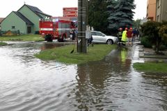 Česko zasáhly vydatné deště, na severovýchodě může do večera napršet 50 litrů na metr