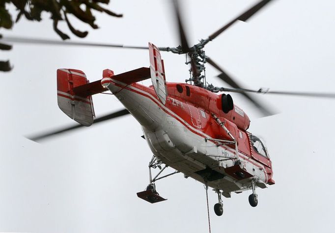 Vrtulník Kamov Ka-32 spotřebuje 770-970 litrů paliva na hodinu letu.