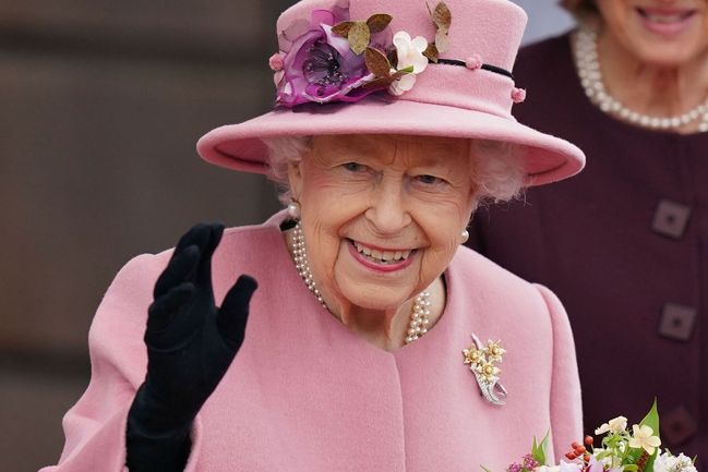 Alžběta II. je nepřesně považována za anglickou královnu