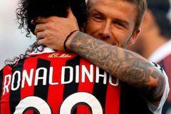 Beckham zažil úspěšný návrat do AC, ligu dál vede Inter