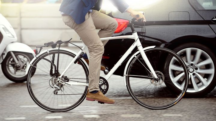 Auta, nebo cyklisté? Co slibují politici pražským motoristům před volbami; Zdroj foto: Shutterstock