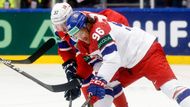 Daniel Voženílek a Markus Vikingstad v zápase MS 2025 Česko - Norsko