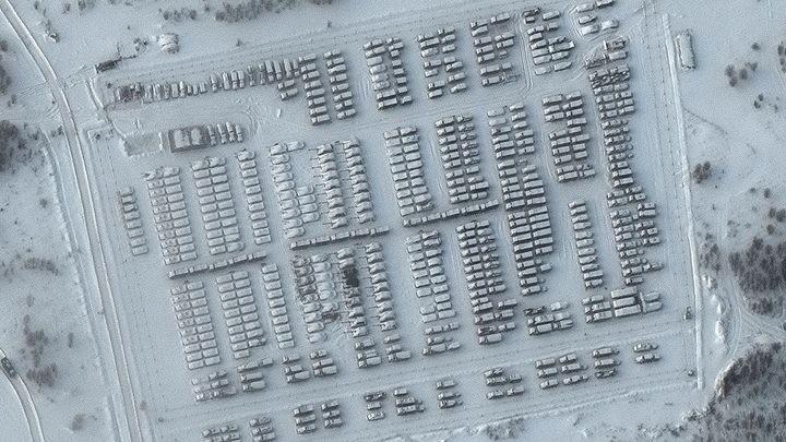Rusko u hranic s Ukrajinou soustřeďuje obrovskou vojenskou sílu, odhalují satelity; Zdroj foto: Reuters