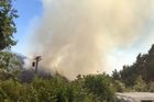 Lesní požáry v Kalifornii ohrožují několik stovek domů