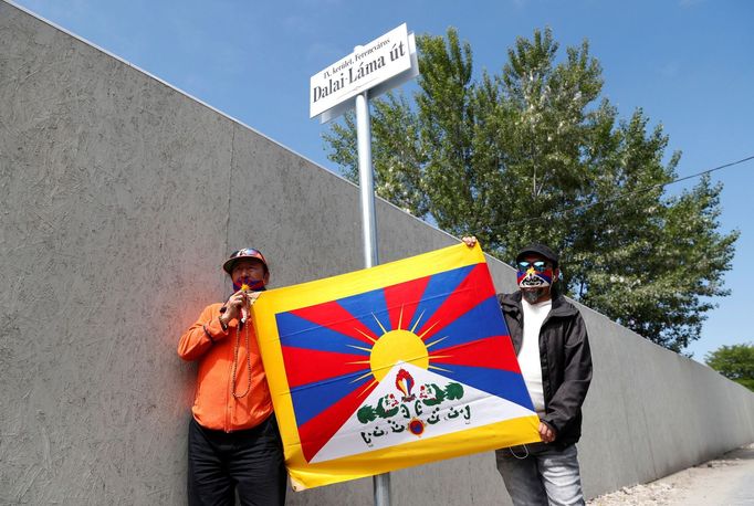 Čerstvě přejmenovaná ulice tibetského duchovního vůdce Dalajlámy v místech chystaného kampusu. Jedná se o iniciativu starostky městské části.