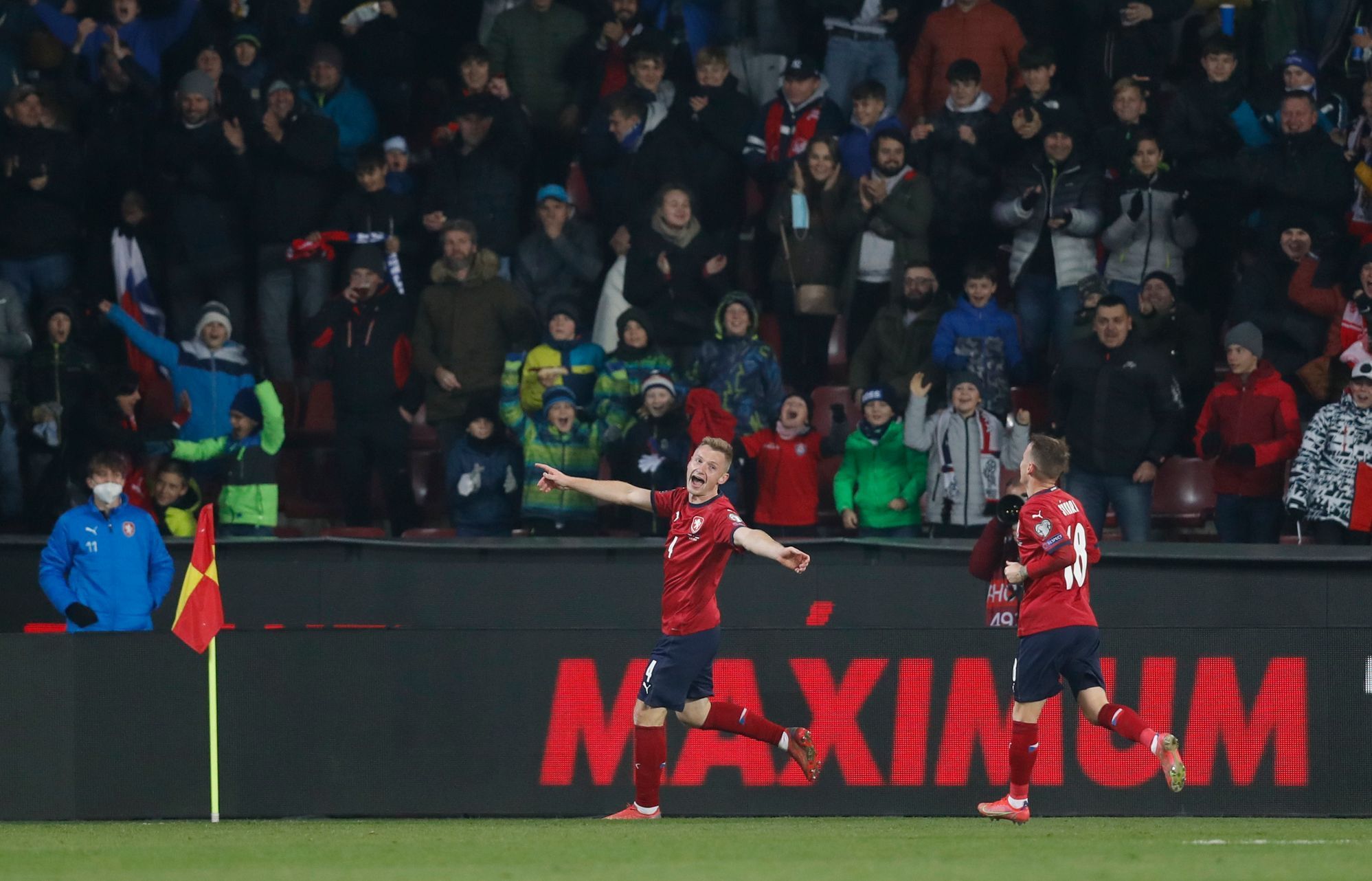 Češi slaví gól v utkání kvalifikace MS ve fotbale Česko - Estonsko