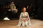 Na snímku z opery Dido a Aeneas jsou Robin Červinek jako Aeneas a Markéta Schaffartzik coby Belinda.