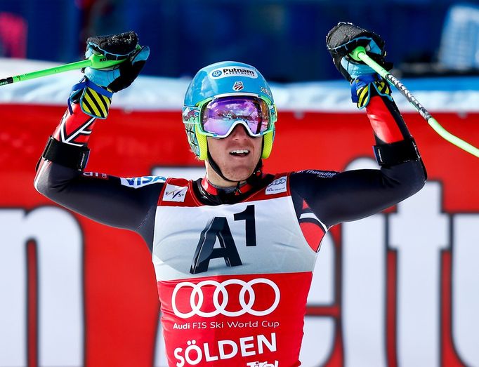 Ligety slaví triumf v obřím slalomu v Söldenu.