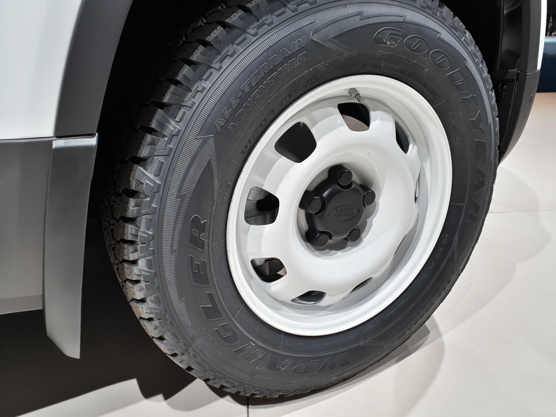 Land Rover Defender živě na IAA