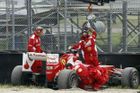 Fernando Alonso sice kraloval tesům v úterý, ale ve středu svůj vůz namířil do pneumatik. Celkově si při testech připsal třetí místo (tedy třetí nejrychlejší kolo) za Grosjeanem a Vettelem.