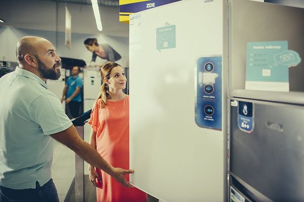 Pořídit si na splátky třeba lednici, nebo pračku je v pořádku. Zejména těch z energeticky nejúspornějších tříd. Ostražití nicméně buďte při pořizování zážitků na splátky.