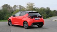 17. Toyota Yaris - 378 918 kusů. Loni prošla malá Toyota, která se letos začne vyrábět také ve středočeském Kolíně, generační výměnou. Změnil se vzhled i výbava, sázka na hybridy ale zůstala. Do prodeje brzy zamíří odvozené SUV Yaris Cross.