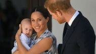 Vévodkyně Meghan den po zveřejnění zlomového komuniké odcestovala zpět do Kanady, kde po předchozí několikatýdenní dovolené zůstal její osmiměsíční syn Archie. Do rozhovorů v Sandringhamu se údajně měla zapojit po telefonu, není ale jasné, zda se tak nakonec stalo.