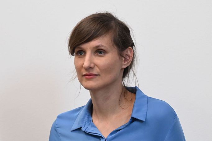Anna Ročňová na výstavě svých děl v brněnské Fait Gallery.
