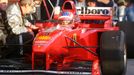 Jan Charouz v kokpitu formule Ferrari, s níž závodil v roce 1997 Michael Schumacher.