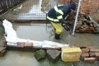 Záplavy v Česku: Ohroženou obec zachránil až odstřel