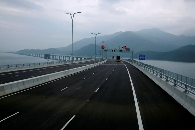 Nejdelší most přes moře - Hong Kong-Zhuhai-Macau