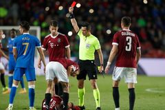 UEFA je směšná, dává rasismu zelenou, zuří po nepotrestání Sparty Kamarův právník