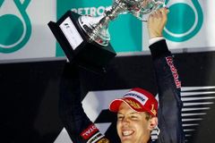 Vettel šokoval výhrou v Číně, Ferrari zůstává na dně