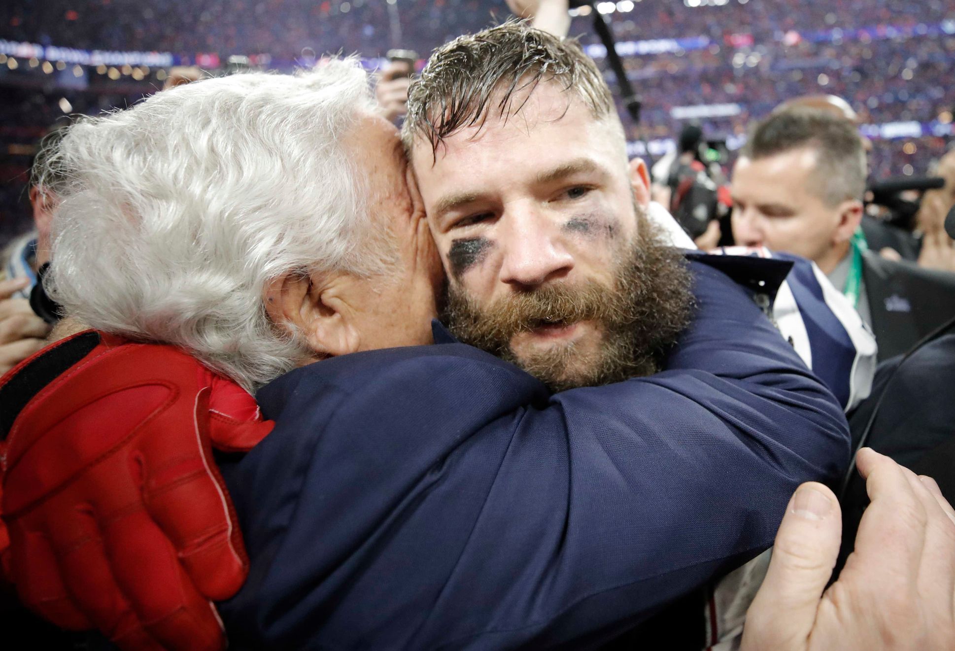 Tom Brady a majitel New England Patriots Robert Kraft po finále Super Bowlu LIII