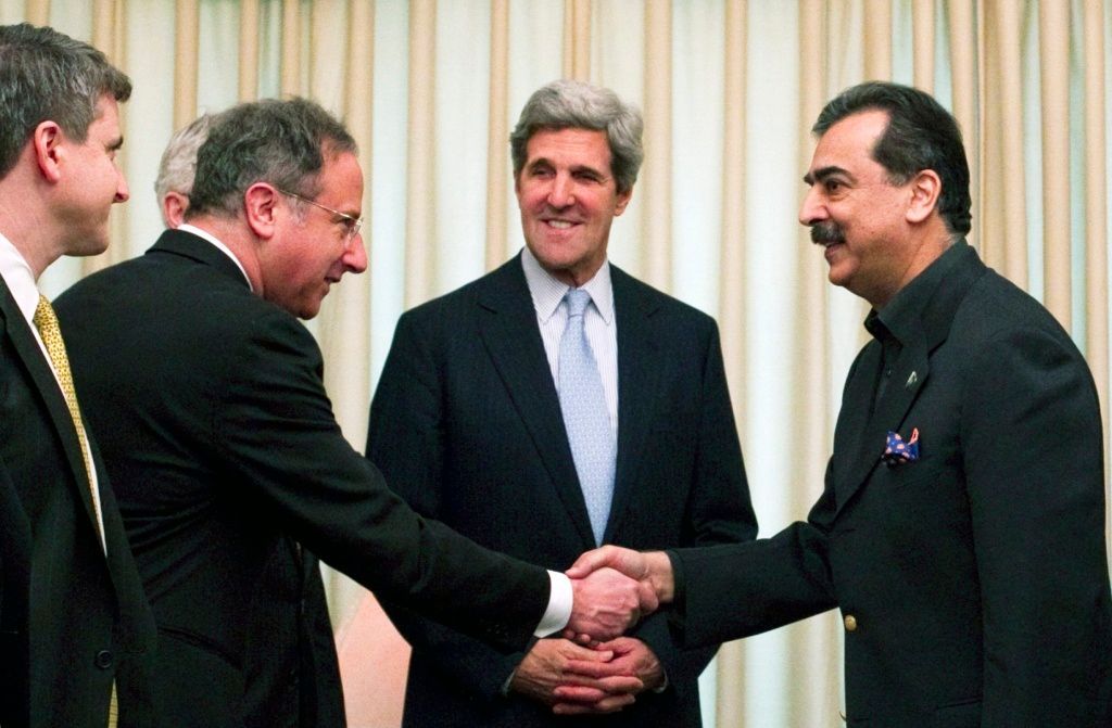 Senátor John Kerry a pákistánský premiér Gilání