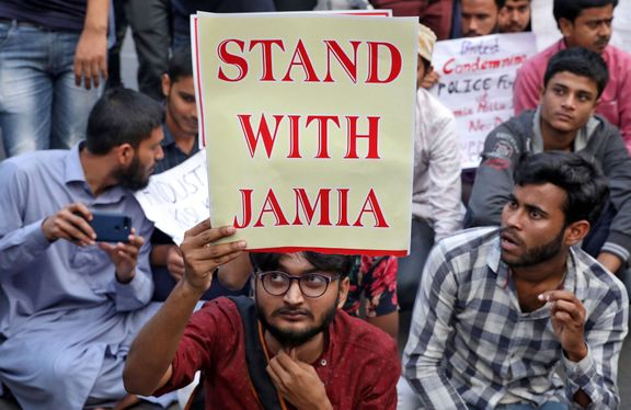 Indii zaplavily protesty kvůli novému zákonu o občanství pro nelegální nemuslimské přistěhovalce.