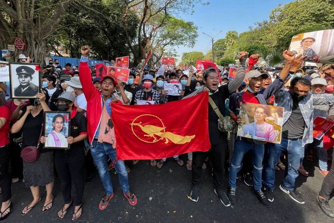 Protesty v barmském největším městě Rangún.