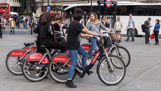 Cyklisté v Londýně. Ilustrační foto.