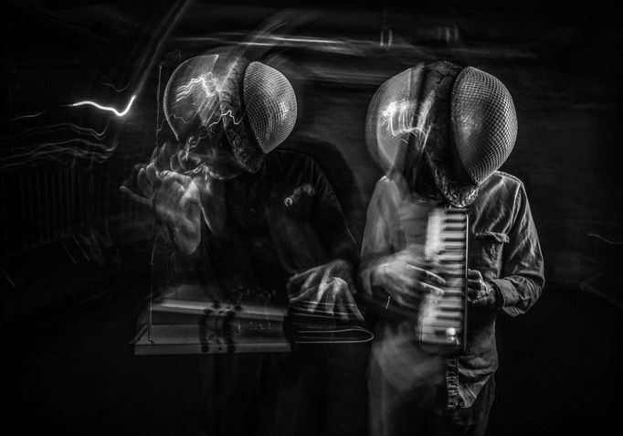 Vojtěch Vlk: ukázky z výstavy fotografií Masked musicians v Rock Café Praha