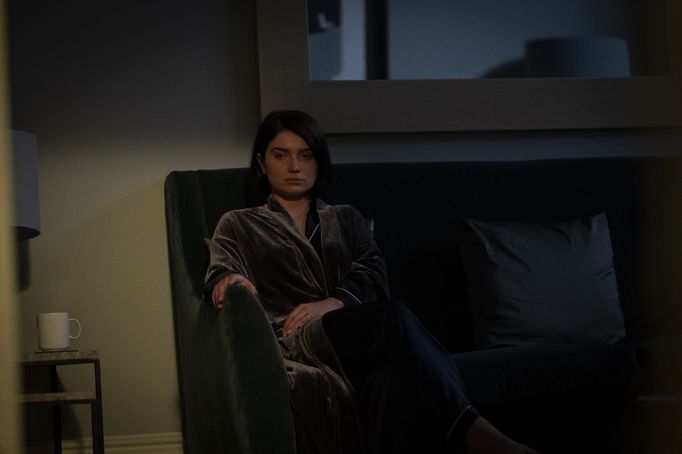 Eve Hewsonová jako Adele.