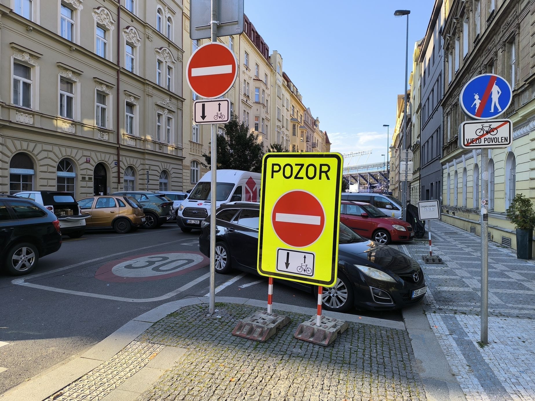 Praha 7 doprava kolony v Korunovační