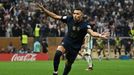 Finále MS ve fotbale 2022, Argentina - Francie: Kylian Mbappé slaví gól na 3:3.