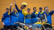 14. etapa Rallye Dakar 2023: Martin Michek s členy týmu Orion - Moto Racing Group na cílové rampě