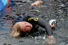 Van Rouwendaalová špatně odbočila a plavala o 200 metrů víc než soupeřky. Přesto byla na ME druhá