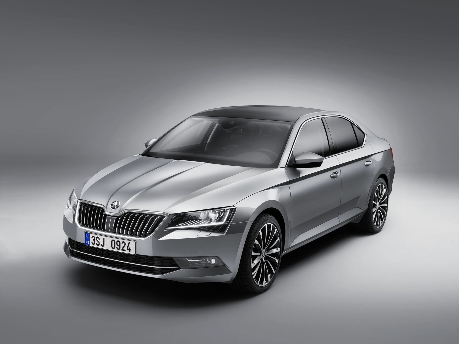 Škoda Superb 2015 - šikmo