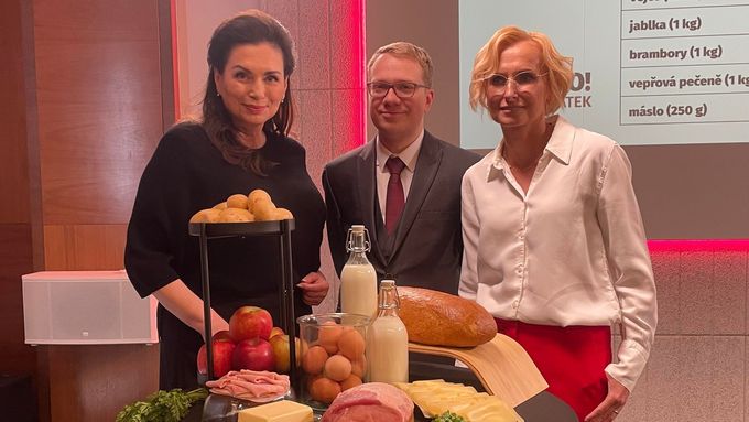 Aktuálně.cz zachytilo chvíle, kdy lídryně Stačilo Jana Bobošíková vysvětlovala nad různými potravinami, jak je prý Čechům zlevní.