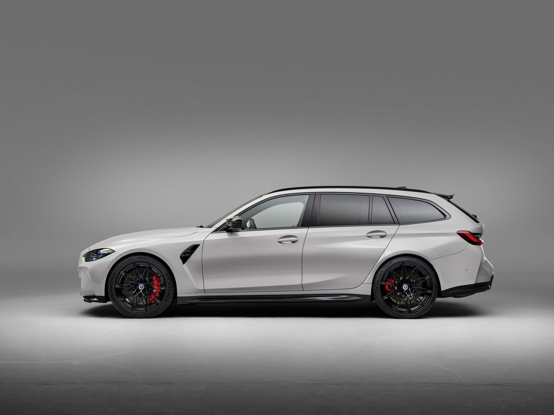 BMW M3 Poprv Pro Rodiny S D tmi Kombi P id v Na Prakti nosti A bmw-m3-poprv-pro-rodiny-s-d-tmi-kombi-p-id-v-na-prakti-nosti-a