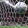 Harry Kane dává gól v osmifinále MS 2022 Anglie - Senegal