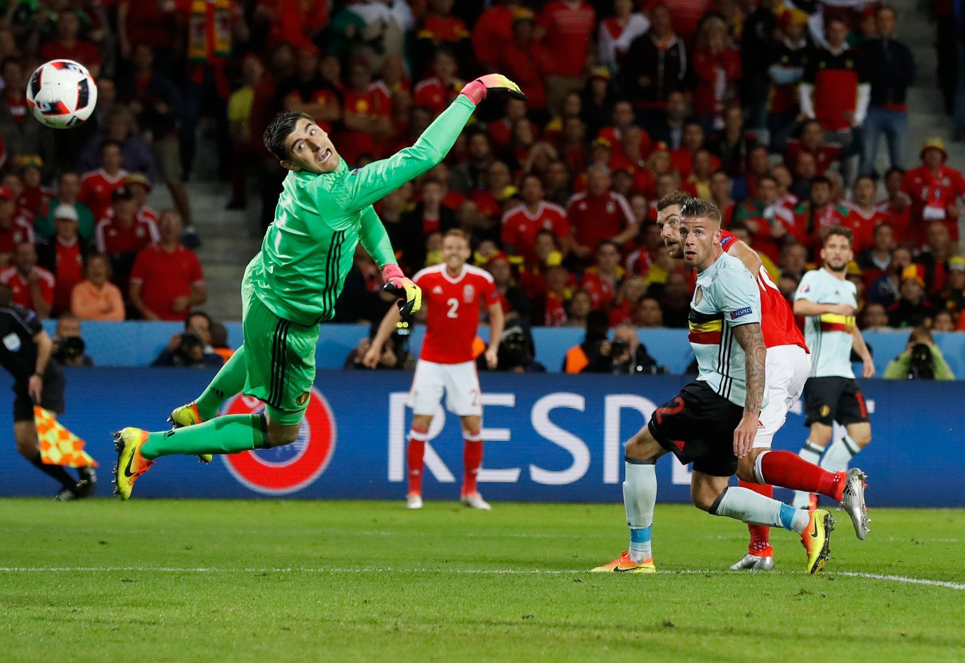 Euro 2016, Wales-Belgie: Sam Vokes dává gól na 3:1