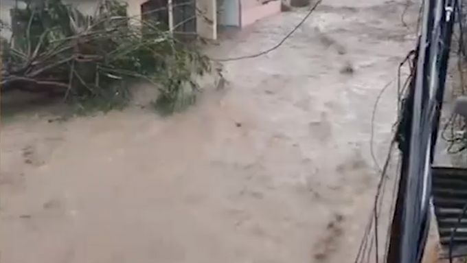 Portoriko je pod vodou. Lidé natočili řádění hurikánu Maria