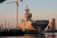 Vladivostok, jedna ze dvou moderních výsadkových lodí třídy Mistral, které měla Francie dodat Rusku. Zakázku za 1,2 miliardy eur pozastavila.
