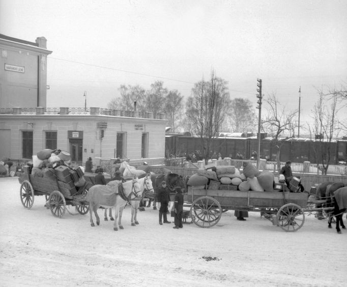 Odjezd německých vysídlenců z nádraží v Mariánských Lázních 5. ledna 1946.