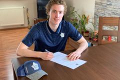 Obránce Král podepsal nováčkovskou smlouvu v NHL s Torontem