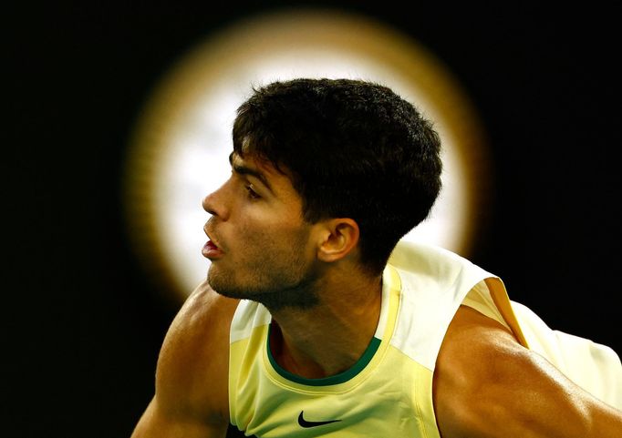 Carlos Alcaraz při osmifinále s Miomirem Kecmanovičem v osmifinále letošního Australian Open