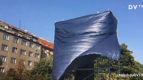Přímý přenos: Protest proti zakrytí sochy maršála Koněva