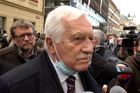 Bývalý prezident Václav Klaus onemocněl covidem-19, léčit se bude doma