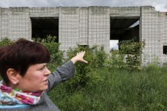 Demolice budov po Sovětech zamořila Milovice azbestem. Na úřadech zasahuje policie