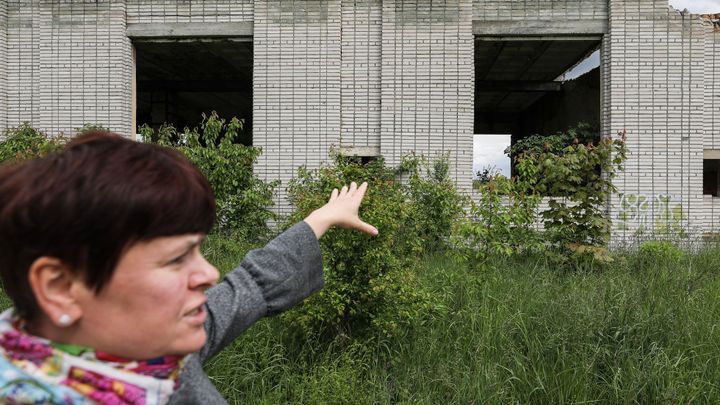 Demolice budov po Sovětech zamořila Milovice azbestem. Na úřadech zasahuje policie; Zdroj foto: Jakub Plíhal